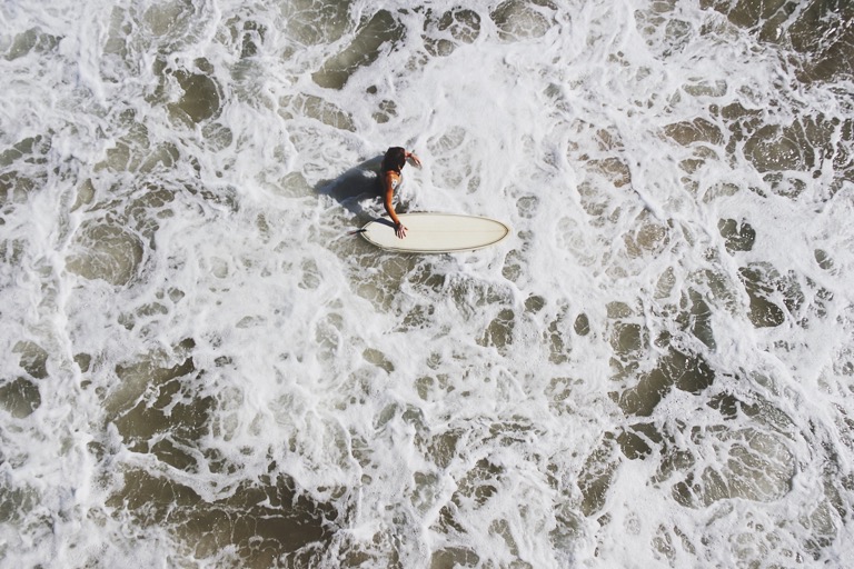 ¿Cómo afecta el viento a las olas?