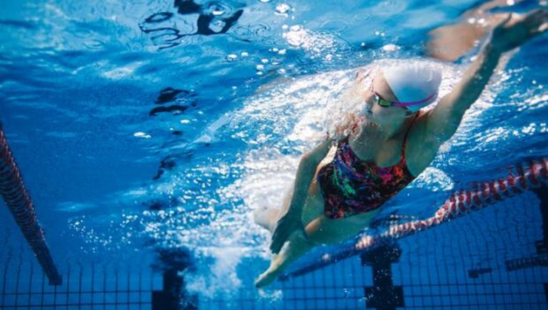 Entrenamiento de surf en piscina II